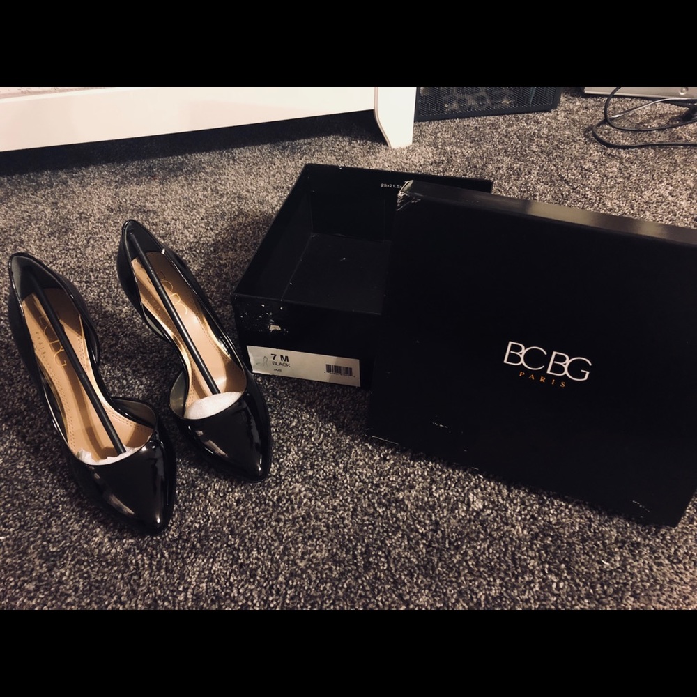 BCBG women’s heels
